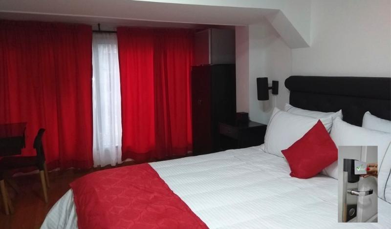 Hotel Veler Restaurante เมเดยิน ภายนอก รูปภาพ
